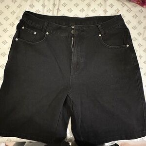 Black Bermuda Jena Shorts